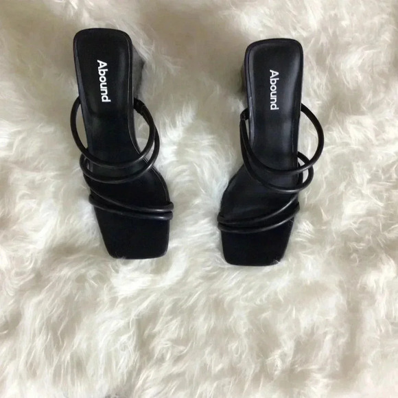 Abound Women’s Shoe Size 9 Medium Faux Leather Block Heels Slip on - Picture 1 of 5